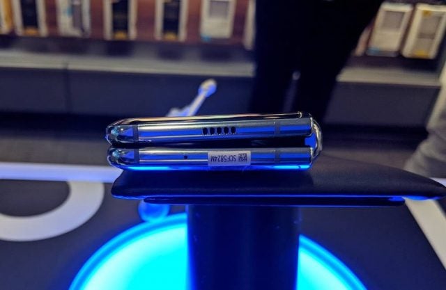 Samsung Galaxy Fold Side