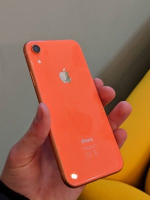 apple iphone xr in hand
