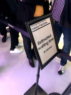 Samsung Galaxy Fold Queue